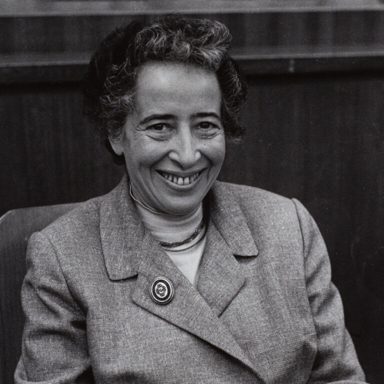 Hannah Arendt im Portraitbild von Barbara Niggl Radloff